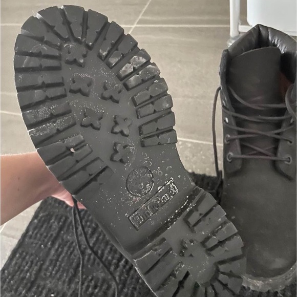 Black timberland boots - size 5.5 - black - gently used - Picture 3 of 3